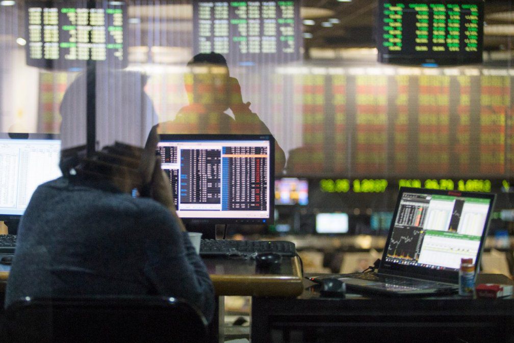 La Bolsa gana más de 2% y el riesgo país, en baja
