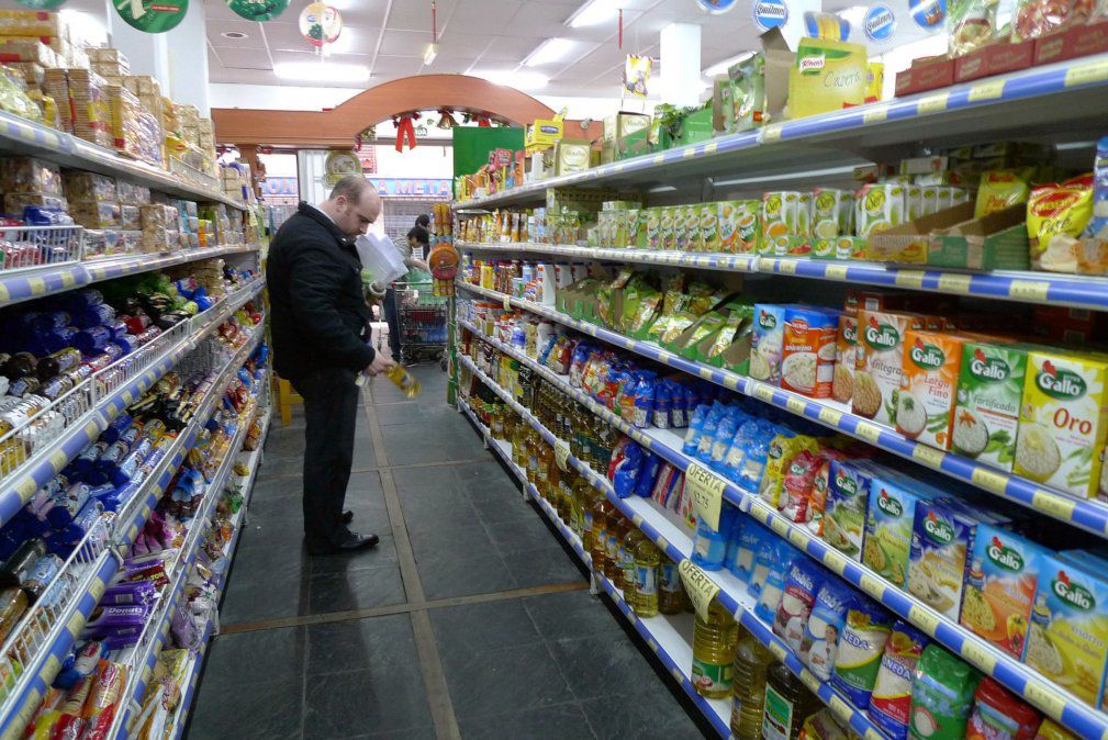 Los padres podrán ir con un menor a cargo a realizar compras