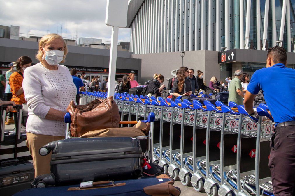 Aerolíneas Argentinas anunció más vuelos especiales para varados en el exterior y dentro del país