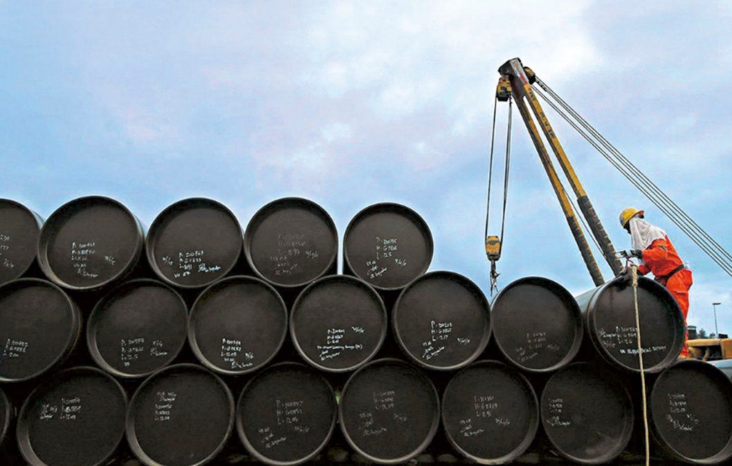 Tras la caída de ayer, los precios del petróleo registran tenue suba
