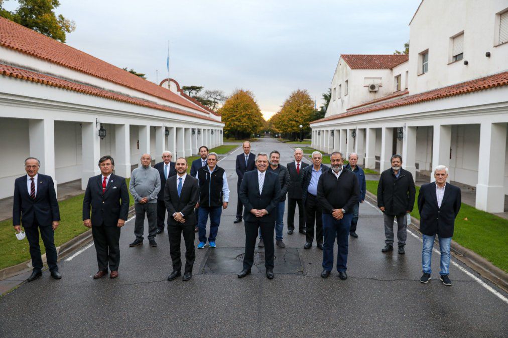 El Gobierno recibió un fuerte respaldo de empresarios y gremialistas por la deuda