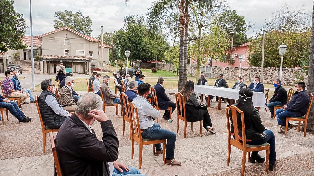 Puy Soria le llevó los constructores a Quintela para que salga del gobierno sanitario