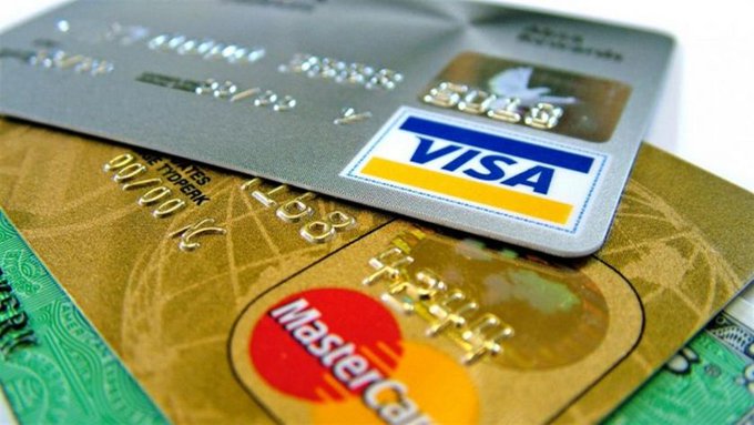 Las operaciones de abril con tarjetas de crédito fueron las más bajas en 17 años