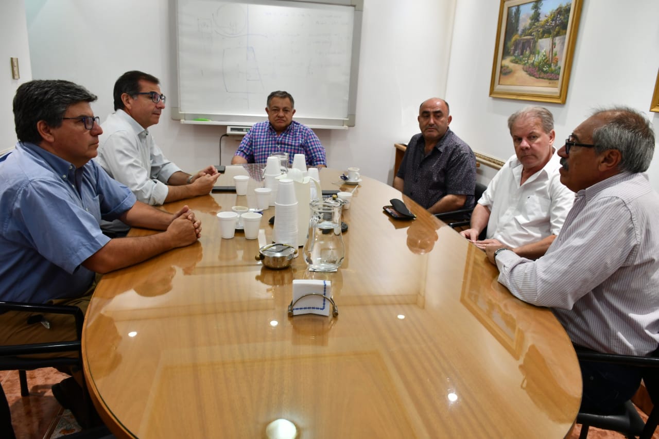 A solo cinco meses de asumir, la interna del Gobierno se profundiza en los grupos de Whatsapp