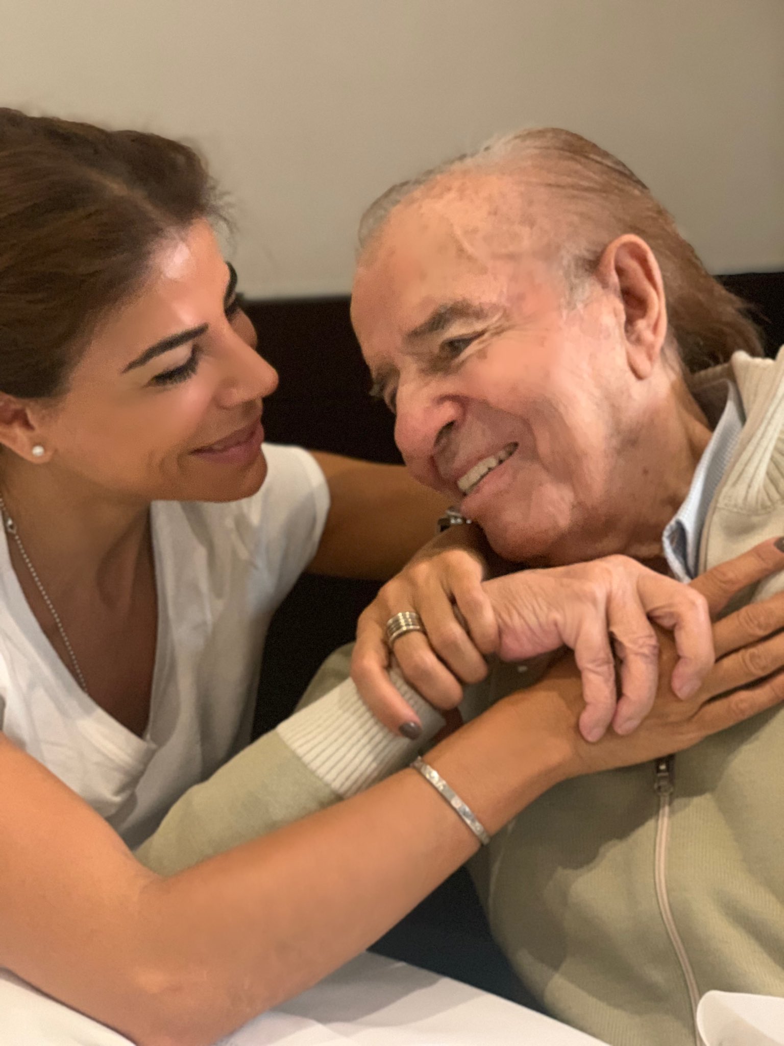 Menem “evoluciona bien” del cuadro de neumonía