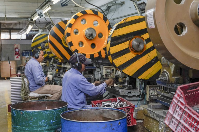 La industria pyme se desaceleró en junio pero terminó el primer semestre con un avance del 1,2%