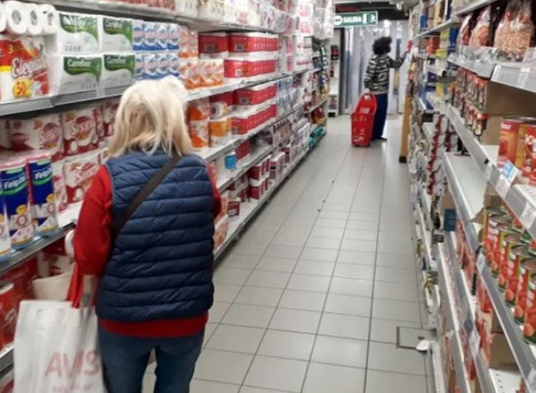 La inflación de alimentos se mantiene por debajo del 4,5% mensual y frena el avance del índice general de julio