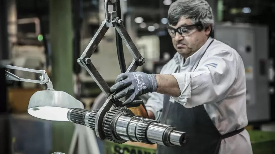 La producción industrial profundizó su caída en julio y borró casi toda la suba acumulada en el año