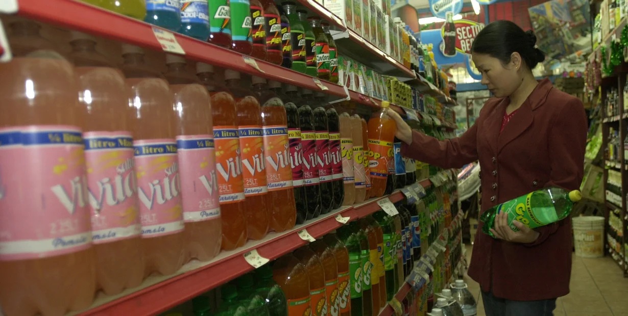 Por la inflación, las primeras marcas pierden terreno en el changuito: qué se resigna primero