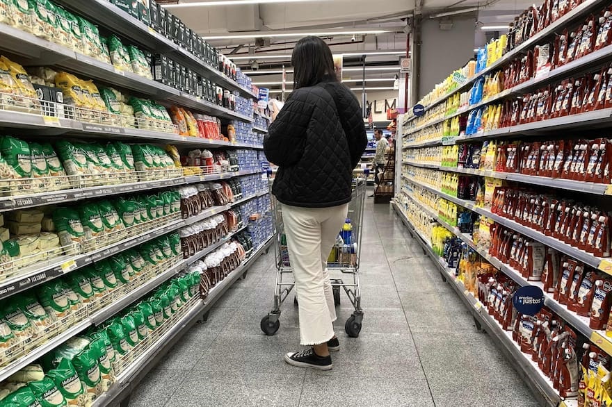 El 36% de los pagos de alimentos se hace con tarjeta de crédito, según un informe