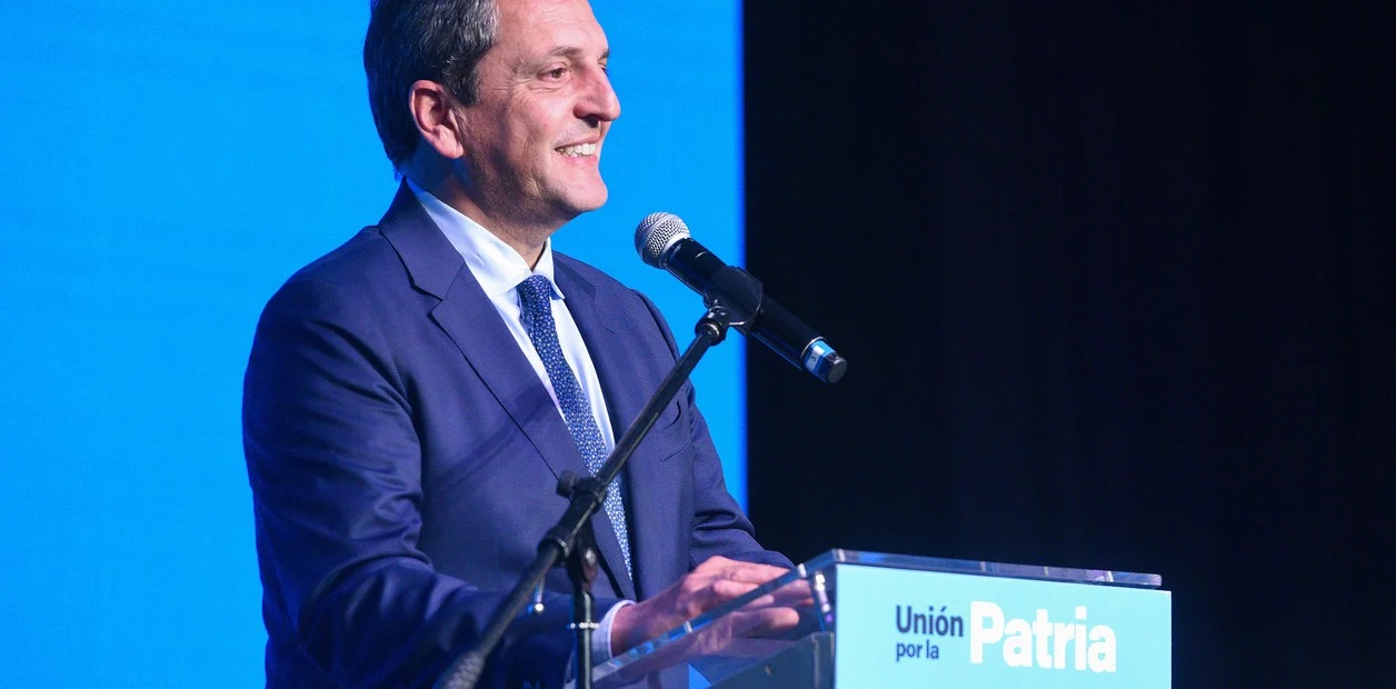 El oficialismo busca limar a Javier Milei en el Conurbano y en provincias K para enfrentarlo en un balotaje