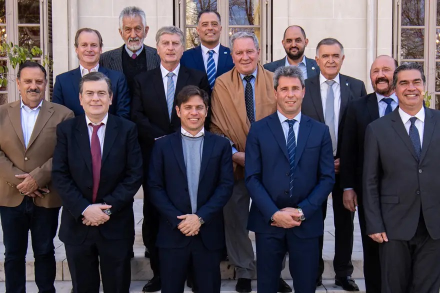 Los gobernadores del PJ se agrupan ante la amenaza de Javier Milei de eliminar la coparticipación y le preguntan a Massa por Cristina Kirchner