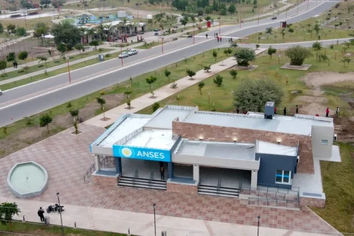 Fuerte reclamo en La Rioja por despidos en ANSES y el posible cierre de una sede en la provincia