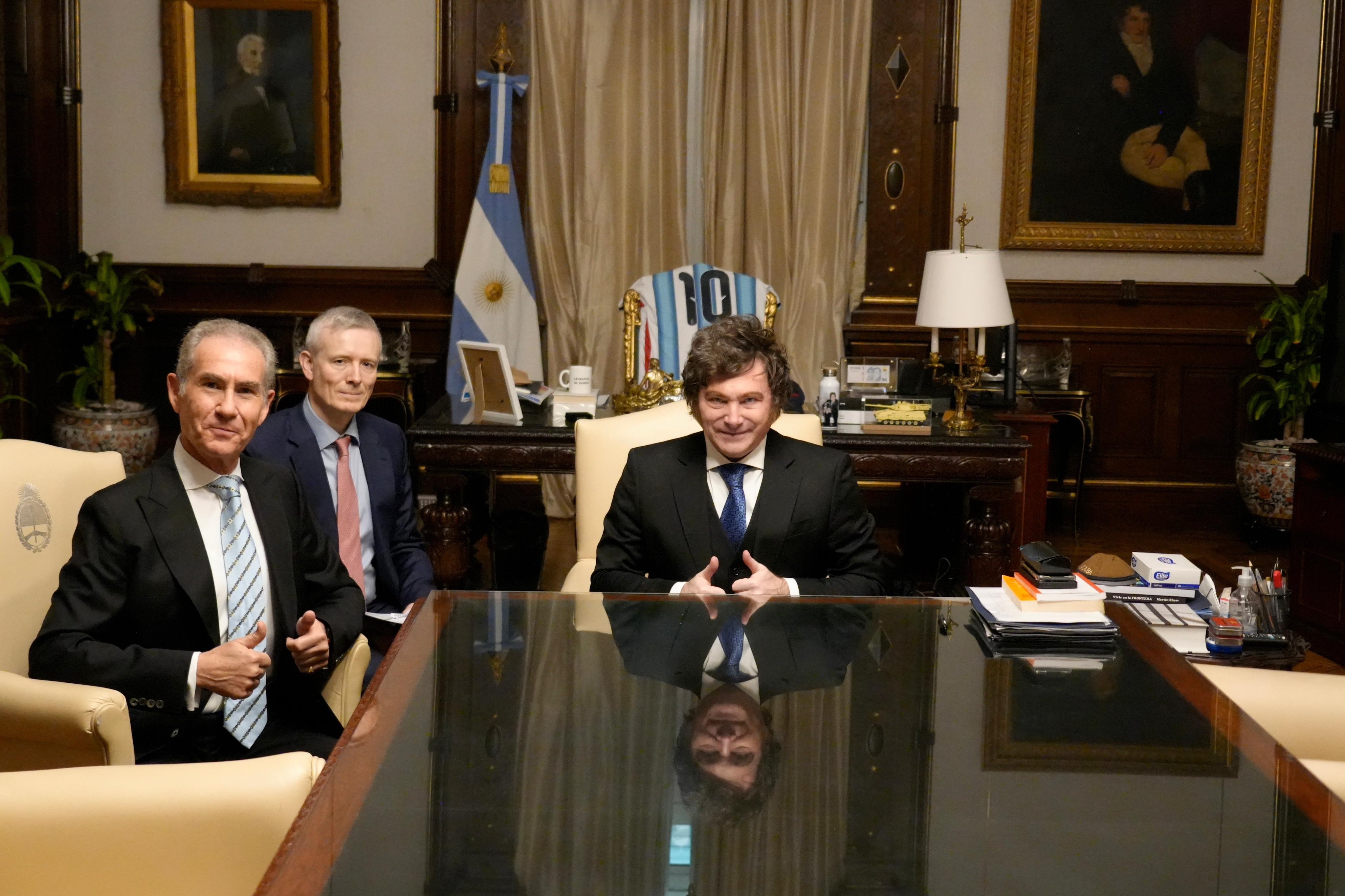Oro y piedras preciosas: Javier Milei recibió en la Casa Rosada al magnate y gemólogo británico Maurice Ostro