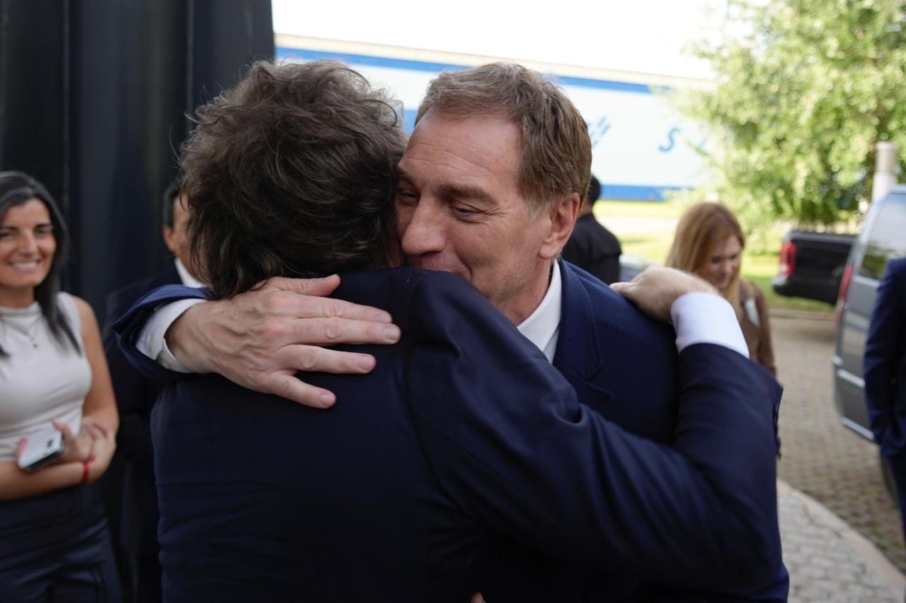 «Hay que regalarle un GPS»: el duro cruce de Diego Santilli a Axel Kicillof por un viaje a Corrientes