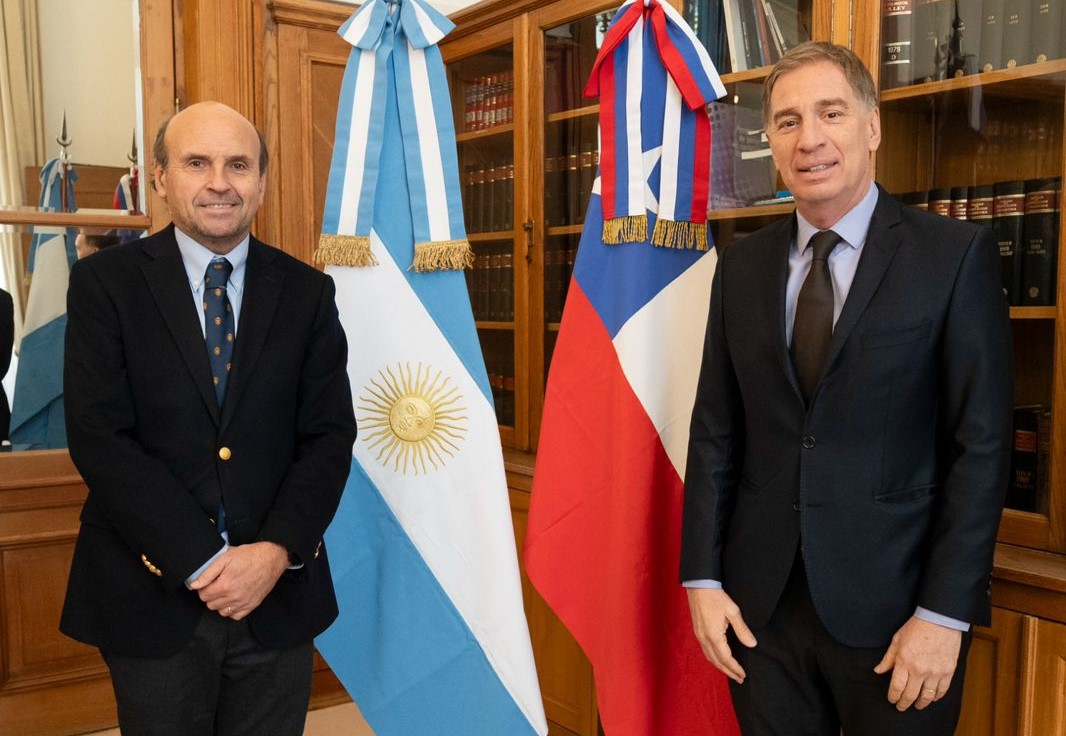 Agenda bilateral: Diego Santilli recibió al embajador de Chile para avanzar en el control y la coordinación de las fronteras